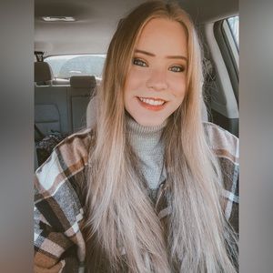 Meet your Posher, Becca